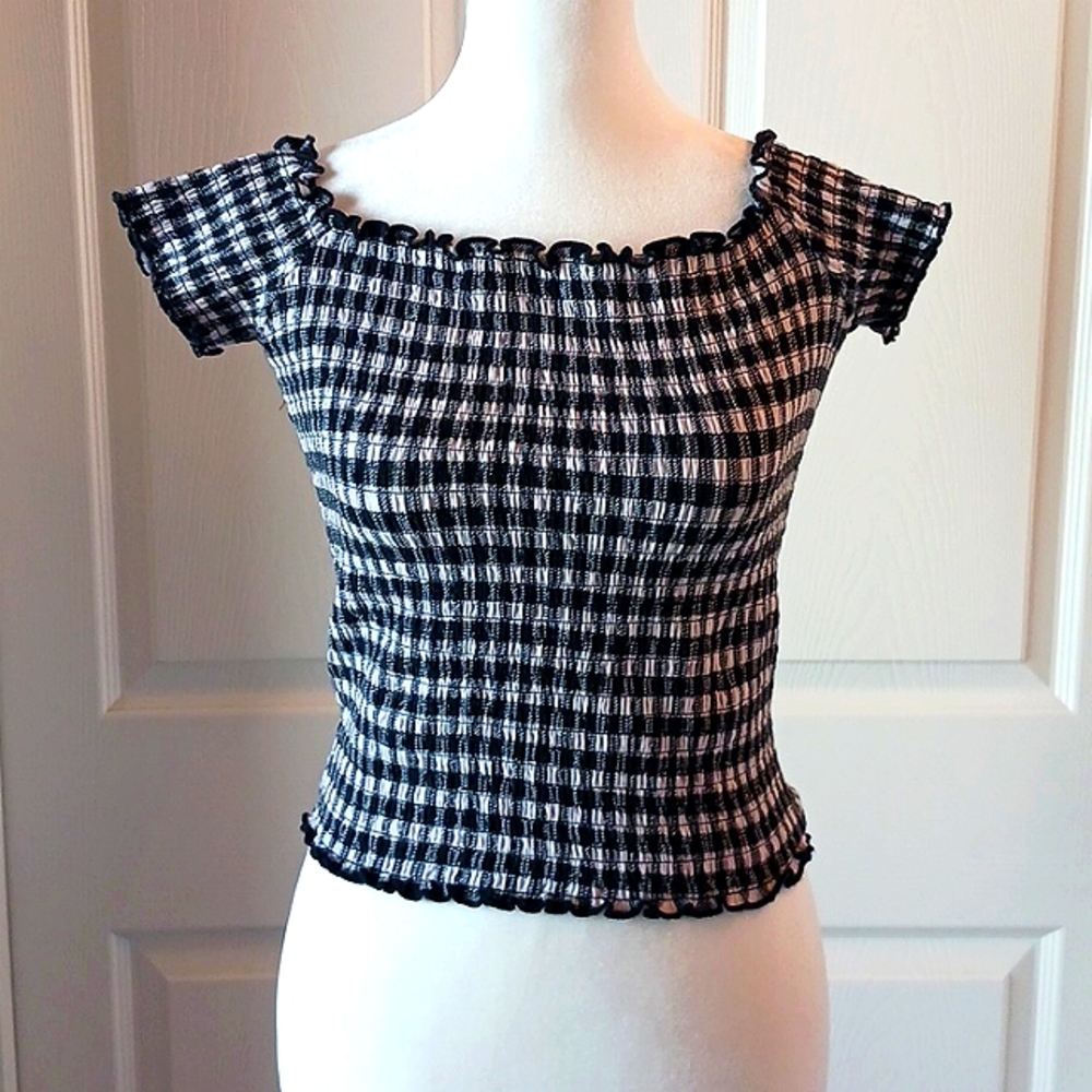 Hollister Smocked Crop Top Blouse Black & White Short Sleeve Jrs L - Picture 2 of 9